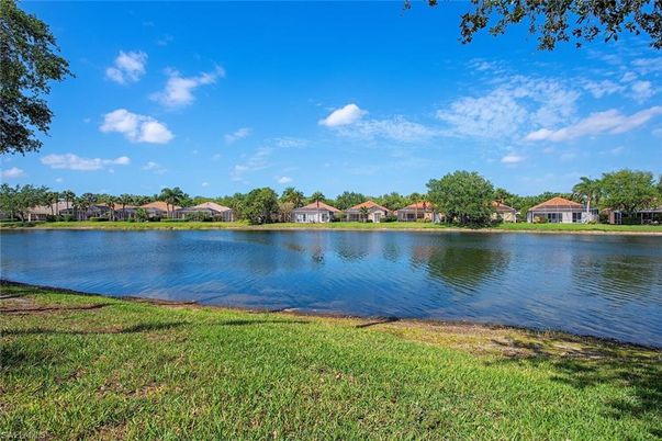 Exterior, Lake