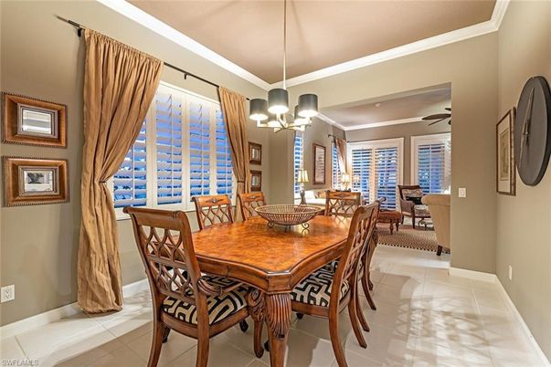 Chandelier, Dining room, Interior, Pendant Lights