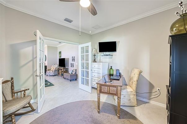 Home Office, Interior
