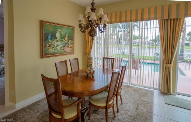 Chandelier, Dining room, Interior
