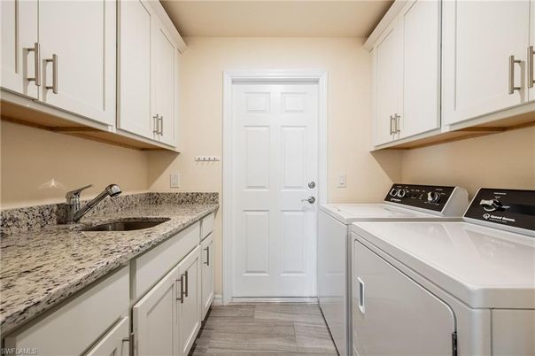 Interior, Washer, Wood Texture Flooring