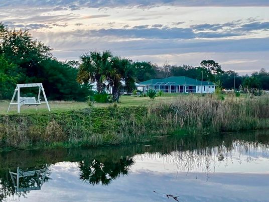 Exterior, Lake