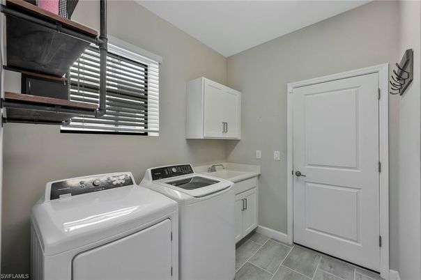 Interior, Washer, Wood Texture Flooring