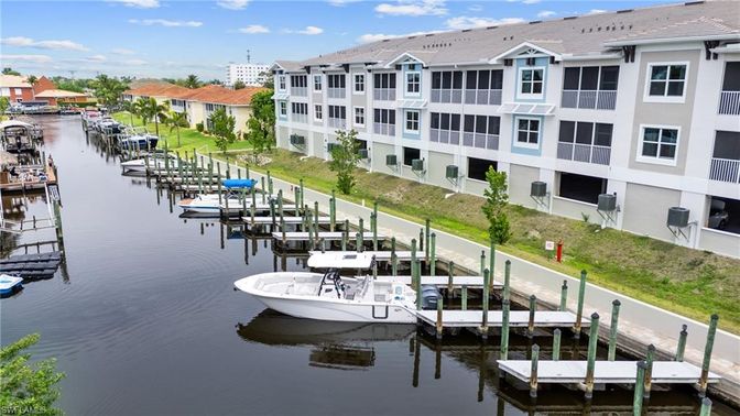 Exterior, Lake