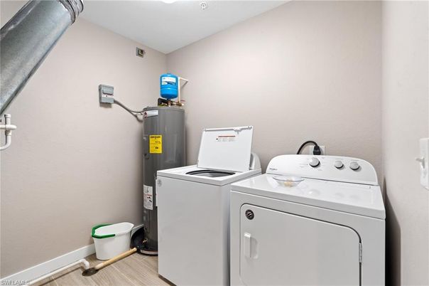 Interior, Washer, Wood Texture Flooring
