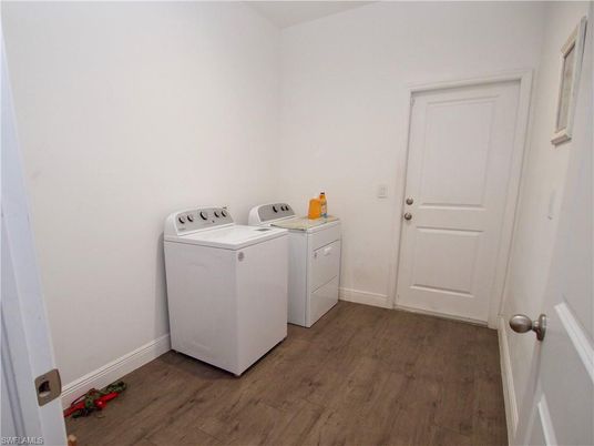 Interior, Washer, Wood Texture Flooring
