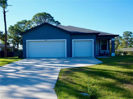 Attached, Exterior, Facade, Ranch