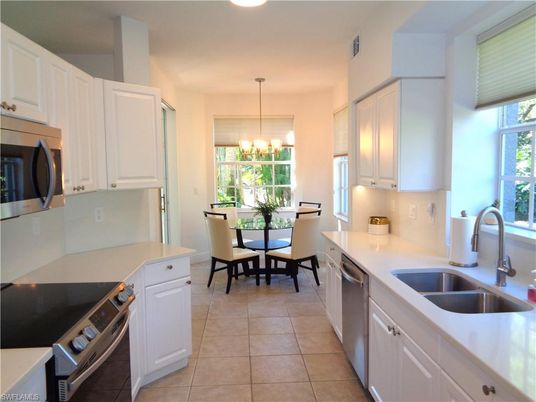 Chandelier, Dining room, Interior, Kitchen, Pendant Lights, Stainless Steel Appliances