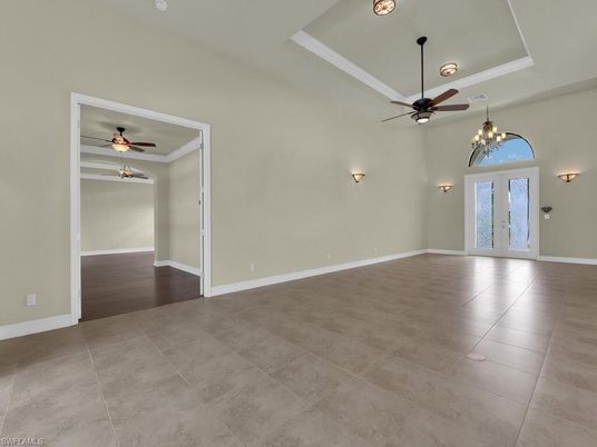 Empty room, Interior