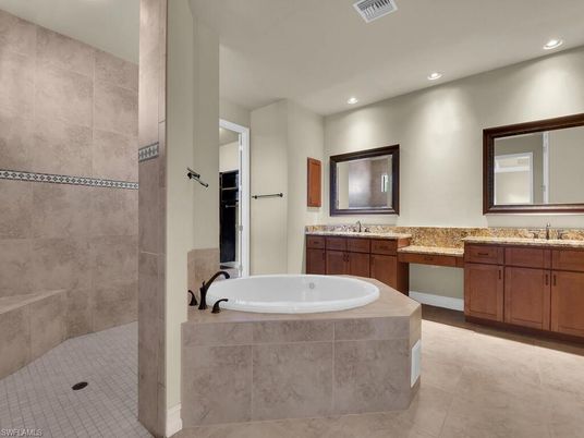 Bathroom, Dual Sink Vanities, Interior, Recessed Lighting