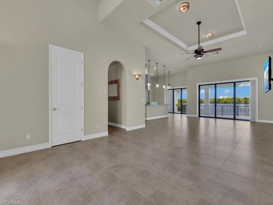 Empty room, Interior, Pendant Lights