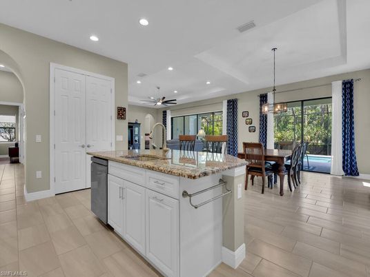 Chandelier, Dining room, Interior, Kitchen, Pendant Lights, Recessed Lighting, Wood Texture Flooring