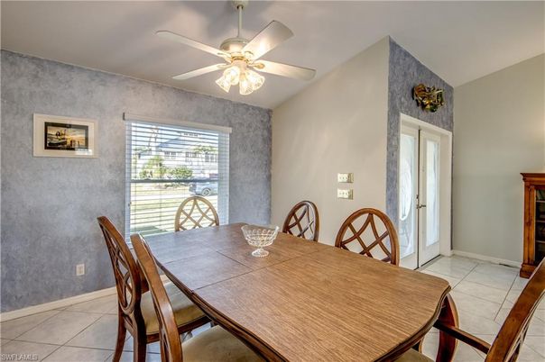 Dining room, Interior