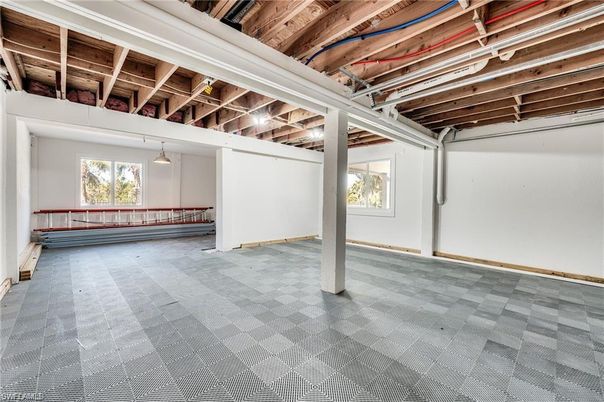 Empty room, Interior, Wooden Beams, Wooden Ceilings
