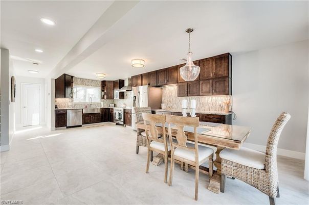 Dining room, Interior, Kitchen, Pendant Lights, Recessed Lighting, Stainless Steel Appliances