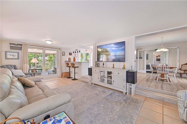 Dining room, Interior, Living room, Pendant Lights