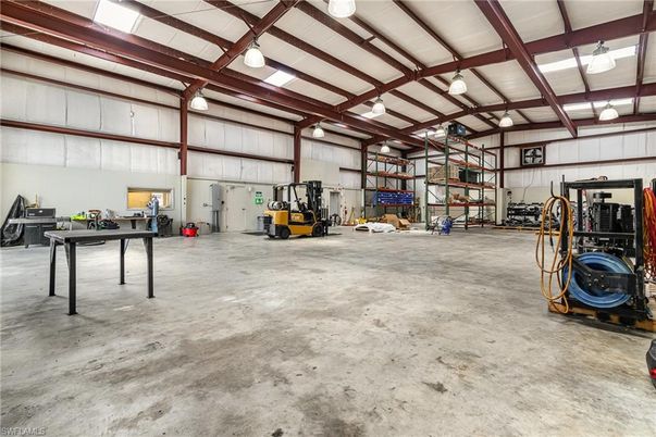 Garage, Interior, Wooden Beams