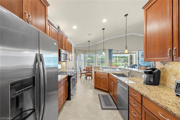 Dining room, Interior, Kitchen, Pendant Lights, Recessed Lighting, Stainless Steel Appliances