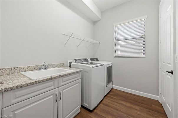 Interior, Washer, Wood Texture Flooring