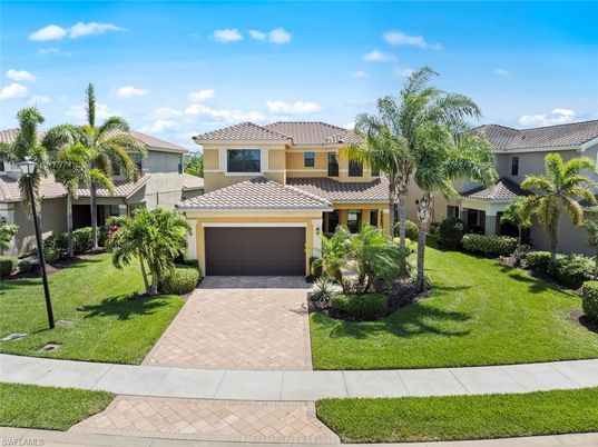 Attached, Exterior, Facade, Mediterranean