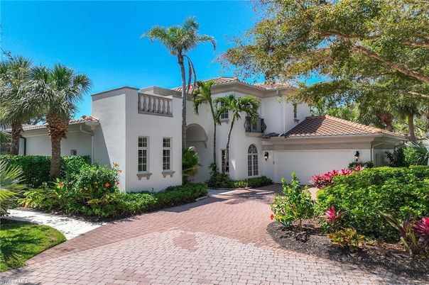 Attached, Exterior, Facade, Spanish Mediterranean