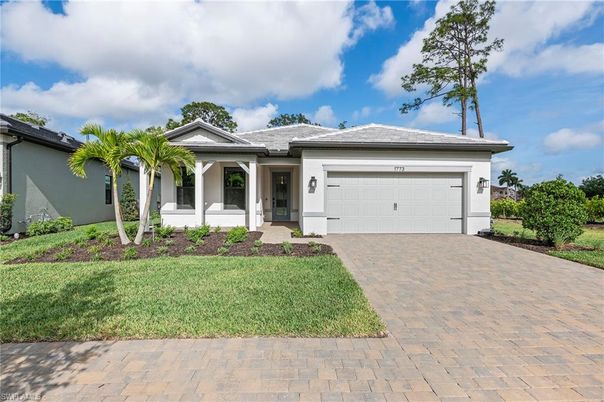 Attached, Exterior, Facade, Ranch