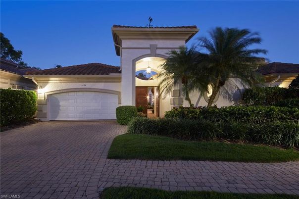 Attached, Exterior, Facade, Mediterranean