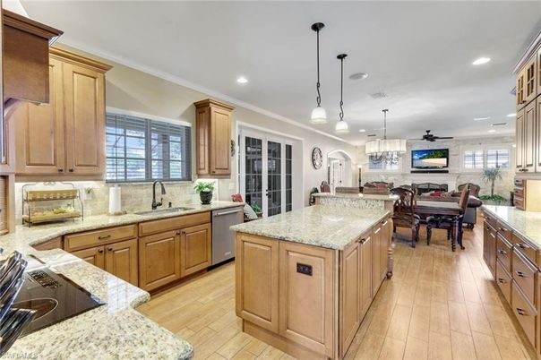 Chandelier, Dining room, Interior, Kitchen, Pendant Lights, Recessed Lighting, Stainless Steel Appliances, Wood Texture Flooring