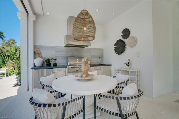 Dining room, Interior, Kitchen, Recessed Lighting, Stainless Steel Appliances