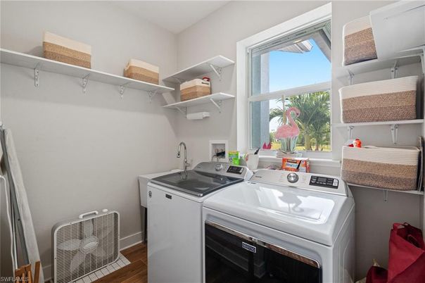 Interior, Washer, Wood Texture Flooring