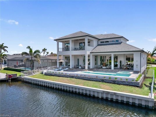 Exterior, Lake