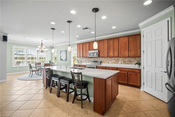 Chandelier, Dining room, Interior, Kitchen, Pendant Lights, Recessed Lighting, Stainless Steel Appliances