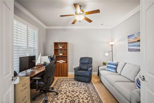 Home Office, Interior