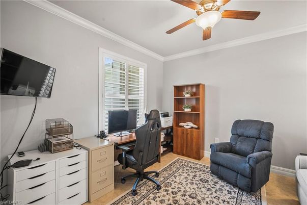 Home Office, Interior
