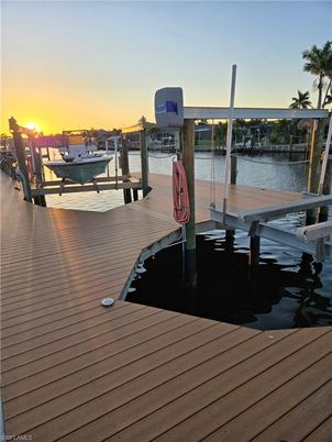 Exterior, Lake