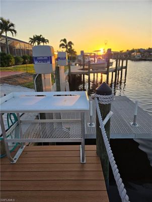 Exterior, Lake