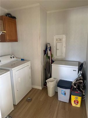 Interior, Washer, Wood Texture Flooring