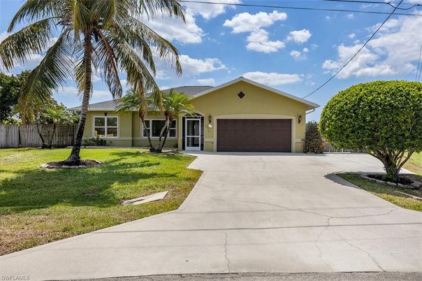 Attached, Exterior, Facade, Ranch