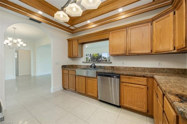 Chandelier, Interior, Kitchen, Recessed Lighting, Stainless Steel Appliances
