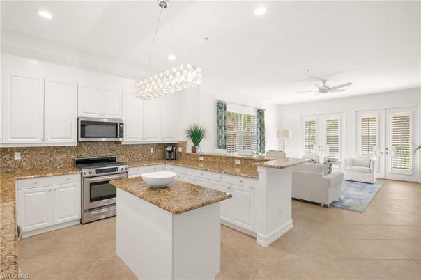 Interior, Kitchen, Living room, Pendant Lights, Recessed Lighting, Stainless Steel Appliances