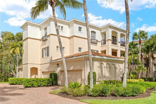 Attached, Exterior, Facade, Mediterranean