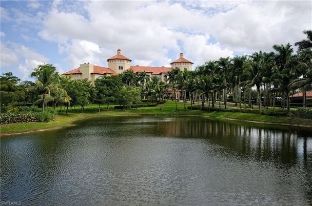 Exterior, Lake