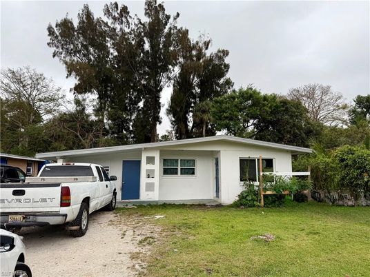 Exterior, Facade, Ranch