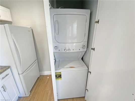 Interior, Utility Closets, Washer, Wood Texture Flooring