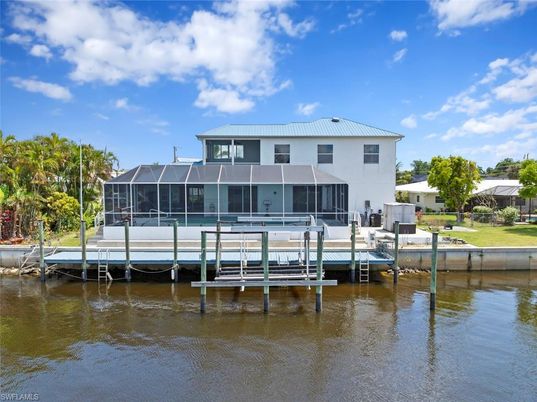 Exterior, Lake