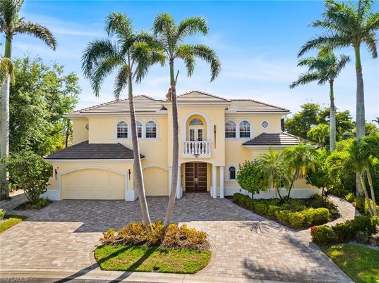 Attached, Exterior, Facade, Mediterranean
