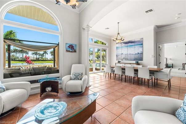 Dining room, Interior, Living room, Pendant Lights