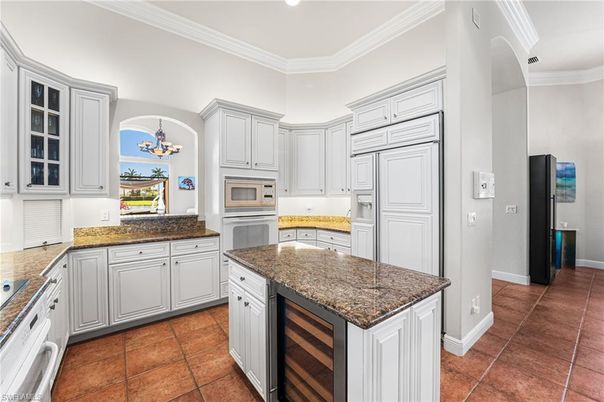 Chandelier, Interior, Kitchen, Recessed Lighting, Stainless Steel Appliances