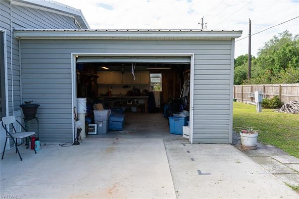 Detached Garage, Exterior