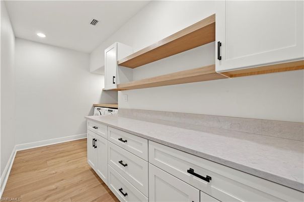 Interior, Recessed Lighting, Washer, Wood Texture Flooring